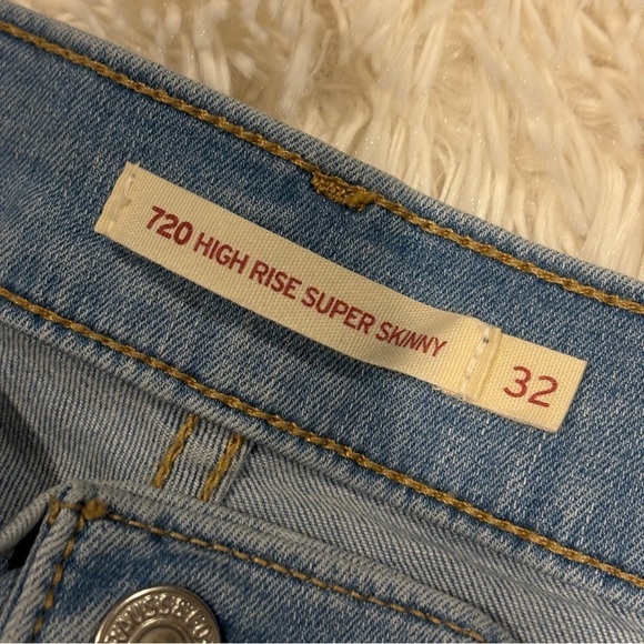 Levi’s 720 High Rise Super Skinny Distressed Raw Hem Light Wash Jeans Size 32 - Picture 6 of 12